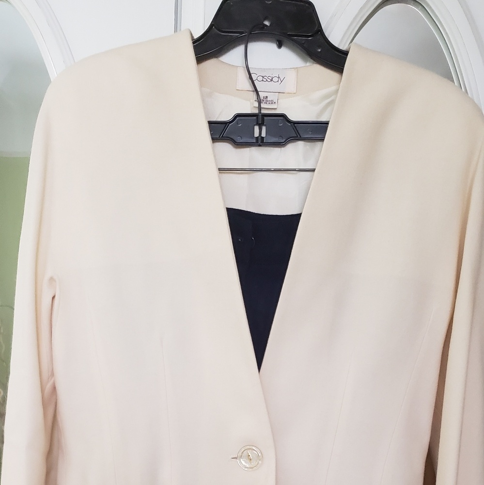 SKIRT SUIT CREAM & NAVY